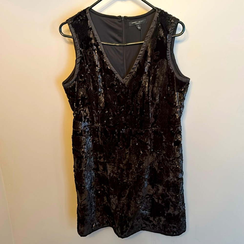 NWT Romeo + Juliet Couture Sleeveless V Neck Cocktail Dress Size L